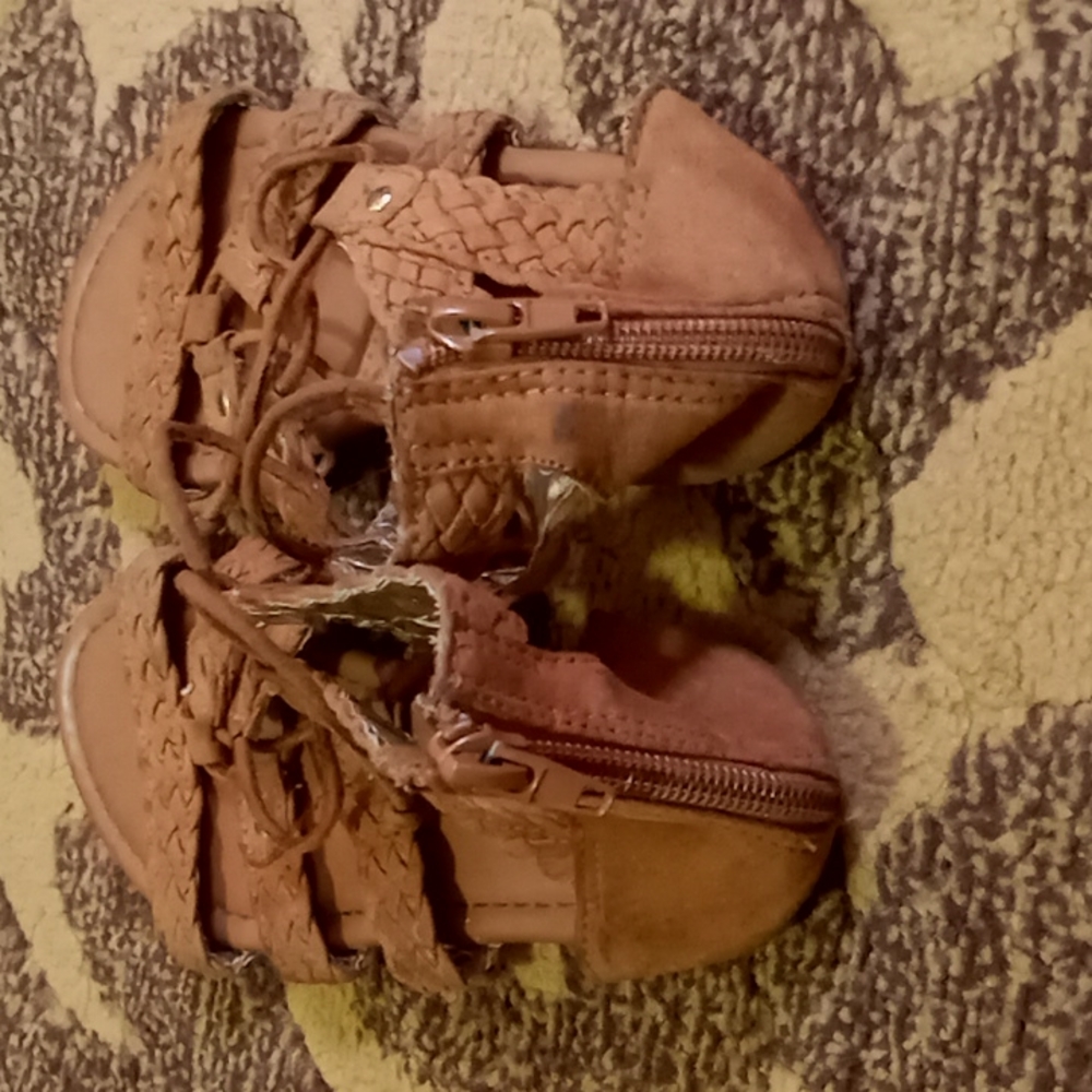 Slippers - Picture 2 of 3